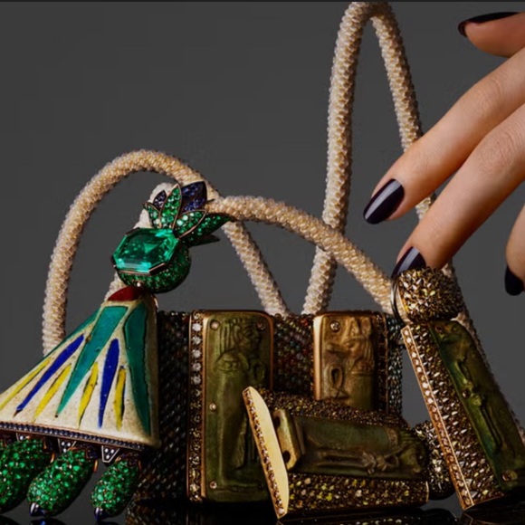Jewelry - Global bizarre jewelry auction